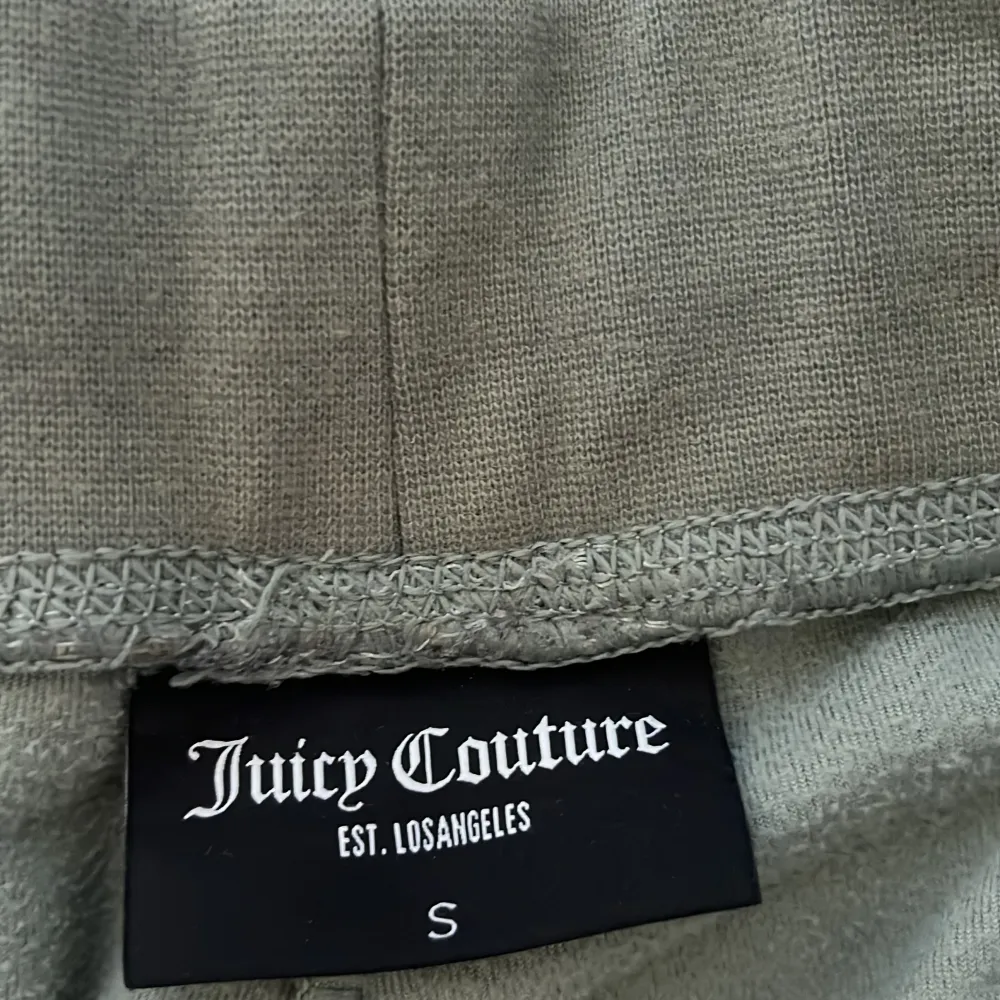 Jättesnygga mjukisbyxor från juicy couture . Jeans & Byxor.