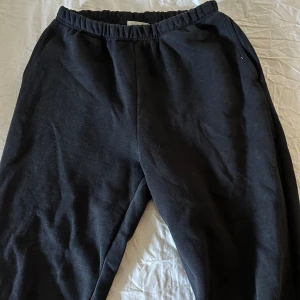 Mjukisbyxor  - Svarta mjukisbyxor från Gina tricot i storlek S. Är använda några gånger men är i fint skick 