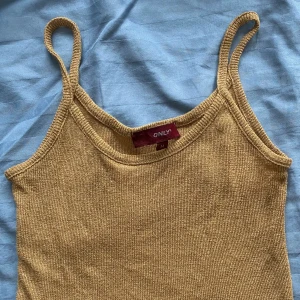 Glittrigt linne - Knappt använt 🩷