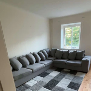 Soffa från Mio  - Säljer denna fina soffan från Mio pga av flytt , den är i jätte bra skick och nytvättad 