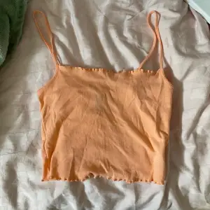 Säljer detta orangea linne då jag inte använder det längre💓