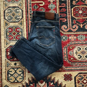 Replay Jeans - Säljar nu mina riktigt feta Replay jeans i modellen Groover, (sitter slim fit)