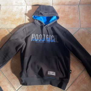 Hoodrich hoodie - Säljer hoodrich hoddie använd fåtal gånger. Inte direkt min stil längre så vill få av med lite grejer. Pris kan diskuteras