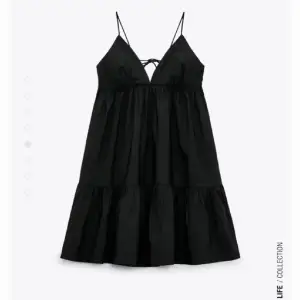 Säljer denna zara klänning. Knappt använd så fint skick!