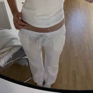 Linnebyxor - Hej! Säljer dessa super fina linnebyxorna. Säljer då de är för små för mig. Det är lånade bilder 🩷