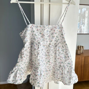 Linne från Gina Tricot - Gulligt litet linne från Gina Tricot, aldrig använt (prislapp kvar)💕 Ord. Pris: 299kr