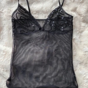 y2k top - Sött top i perfect skick! Säljer för att den är för liten.