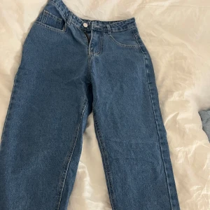 Straight jeans mörkblå - Mörkblåa jeans 