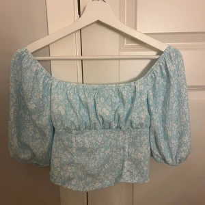 Topp - Jättefin topp från Gina tricot. Använd några gånger men inget man ser🩵