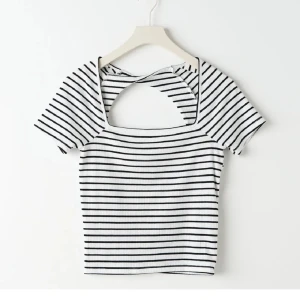 Gina tricot topp - oanvänd topp från Gina tricot 