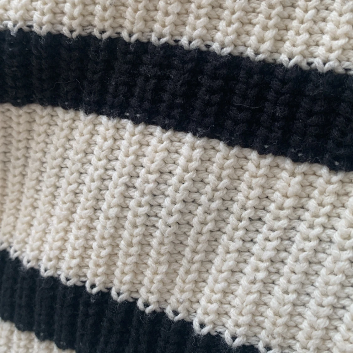 Randig stickad tröja från HM  - 90