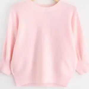 Säljer denna söta rosa stickade t-Shirt!!💕🌸 oanvänd