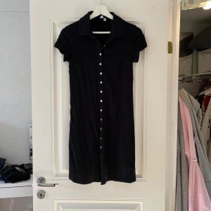 & other stories klänning  - Så fin klänning men aldrig fått använda den💕