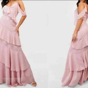 Balkänning - Drömmig rosa balklänning! Endast använd en gång