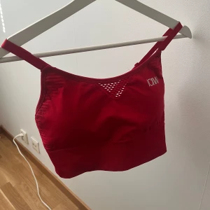 Sport-bh ICIW - Sport-bh från iciw i väldigt fint skick, knappt använd! Korsad i ryggen🤩