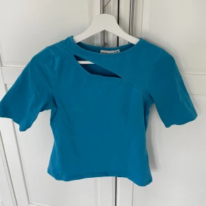 Topp - I toppenskick. Inga fläckar hål eller liknande, från Kappahl.