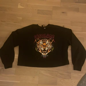 Tröja  - En tröja från hm storlek M Använd en gång det syns ej