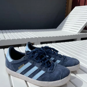 Gazelle addidas - INTRESSEKOLL på mina fina Gazelle addidas som edanst är några månader gammal