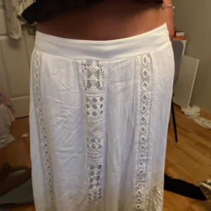 Långkjol - Superfin långkjol i storlek M som är super lågmidjad, är vintage och superfin, inga defekter💕