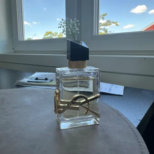 YSL parfym  - Yves Saint Laurent, Libre, 50 ml.  Tröttnat på doften så använder aldrig den längre. 