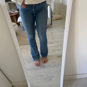 Levis bootcut 715 - Modell 715, bootcut Nypris ca 1000kr Low waits Skönt material, mjuka, inte hårda som vissa jeans kan vara