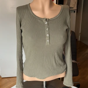 Tröja  - Superfin tröja från Crocker, köpt vintage. Så fin passform! 