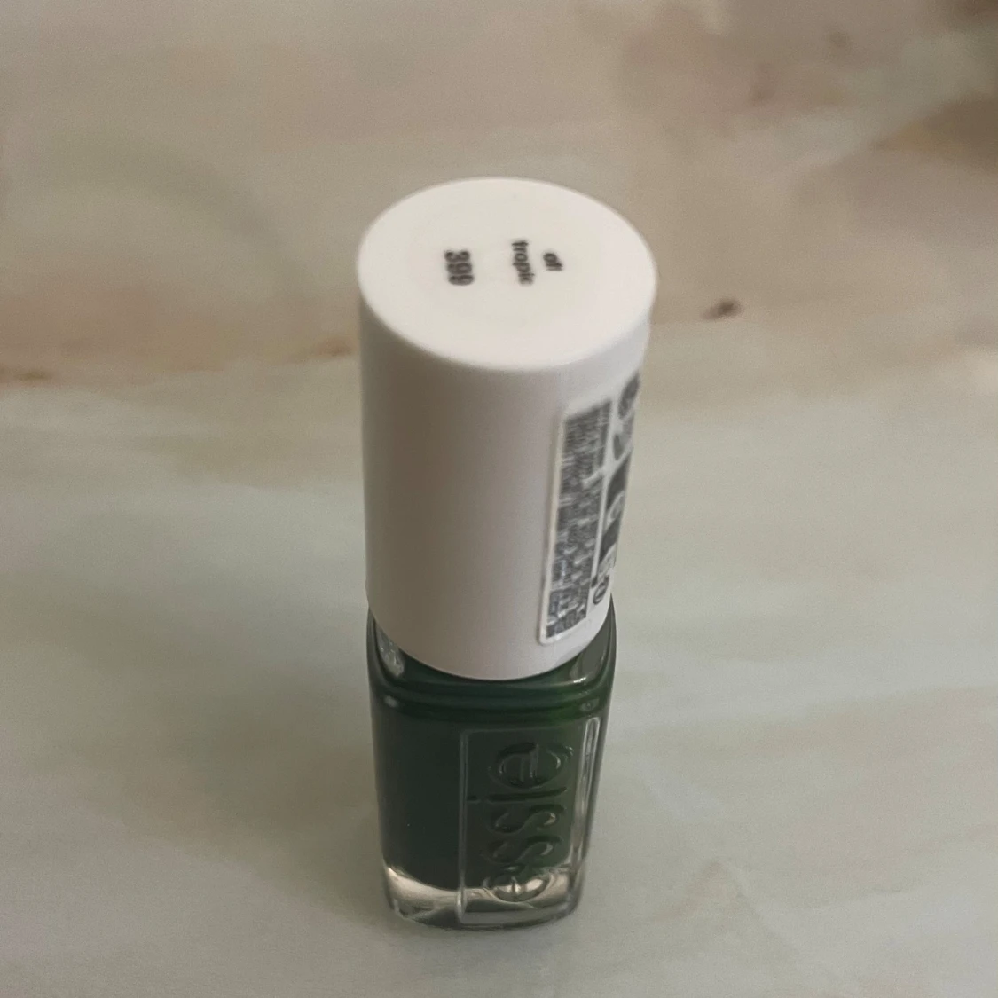 Essie ’off tropic’ 🌳  - 90