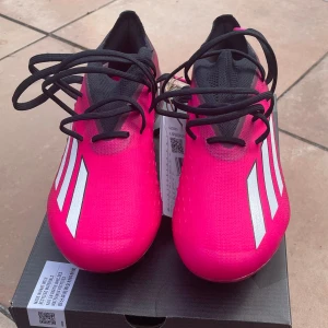 Adidas X speedportal.1 SG - Helt nya adidas X med prislapp kvar. Skruvdobb. Låda, ytterligare dobbar o nyckel till dobbar ingår.