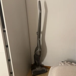 Grundig turbo power dammsugare  - Praktis dammsugare som funkar väldigt bra, används tyvärr inte mer eftersom att jag har införskaffat mig en annnan. Priset går såklart att diskutera och kan sänkas!