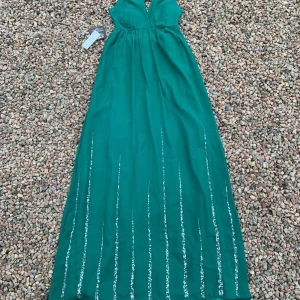 Helt ny oanvänd klänning storlek s - Helt ny oanvänd klänning storlek s