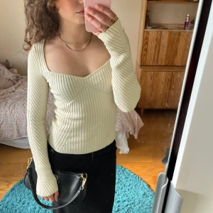 Stickad topp - Så fin och bekväm stickad långärmad topp! 🌼