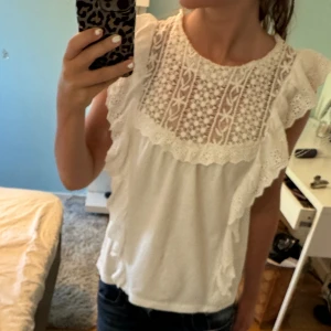 Topp mango - Superfin topp från mango med krage som lätt går att vika in om man vill