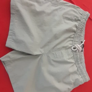 Bad shorts  - Badshorts i olivgrön färg  / pris kan dusikteras