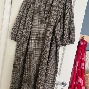 Klänning Lindex - Fin långklänning i bra skick. Köparen står för frakt.