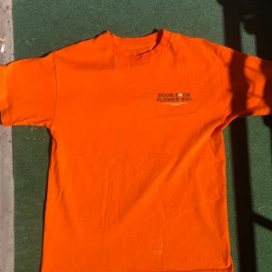 Tyler the creator golf wang tisha - Knappt andvänd liten fläck