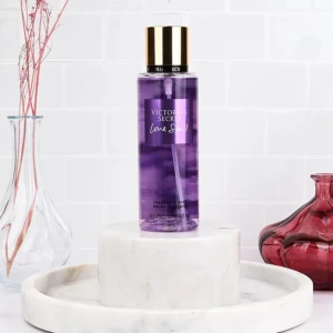 Victoria secret body mist - Victoria secret body mist. Fortfarande fullt till toppen. Endast sprayat för att lukta!!😊