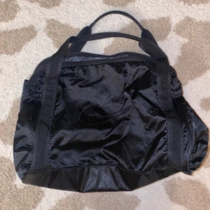 Nike satin väska - Nike satin väska