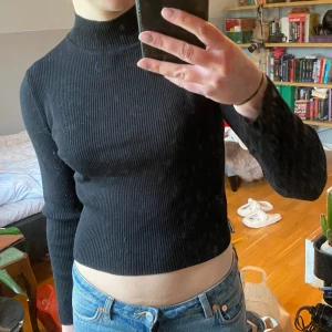 Ribbad polo - Ribbad polo från h&m. Strl m men passar xs-s lika bra 😊