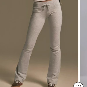 Low Waist mjukisbyxor  - Super snygga, använt de ca 5 gånger 💕 nypris 349, jag är 173 cm 