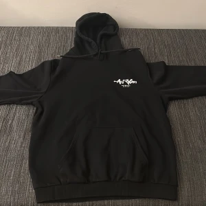 Ant wan avicci arena hoodie - Säljer min ant wan hoodie globen, avicci arena då jag inte använde den mer än 3 gånger. Storlek M