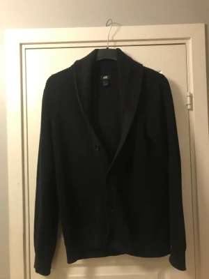 Kofta - Hej! Säljer nu min asfeta kofta från hm i storlek S. Perfekt nu till våren! Säljer för endast 349! Passar inte priset eller upptår andra frågor, hör av er