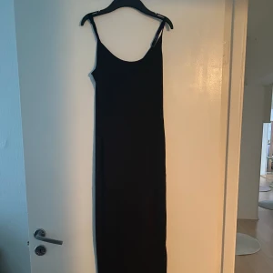 Klänning  - Klänning från Shein i storlek XS , använt 2 gånger 💗köpt för 159kr säljer för 100kr 💗 kan acceptera lägre pris !! 