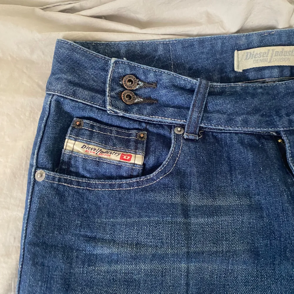 Sjukt snygga jeans, säljer endast då de inte passar så bra. . Jeans & Byxor.