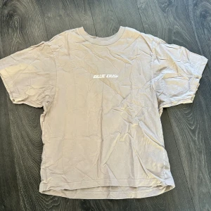 Billie Eilish T-shirt  - Storlek S Köpt från uniqlo för ca 4 år sedan men knappast använd. Fint skick