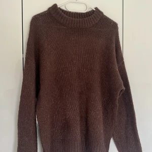 Brun stickad tröja  - Brun stickad tröja från lager 157 använd fåtal gånger🥰🥰