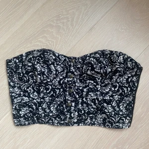 badaeu topp top mönstrad svart vit  - Så cool topp bara att höra av dig om du har några frågor🤍
