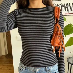 Brandy Melville  - Randig tröja från brandy, oanvänd.