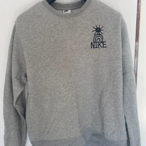 Nike sweatshirt - Använd få gånger som ny i princip 