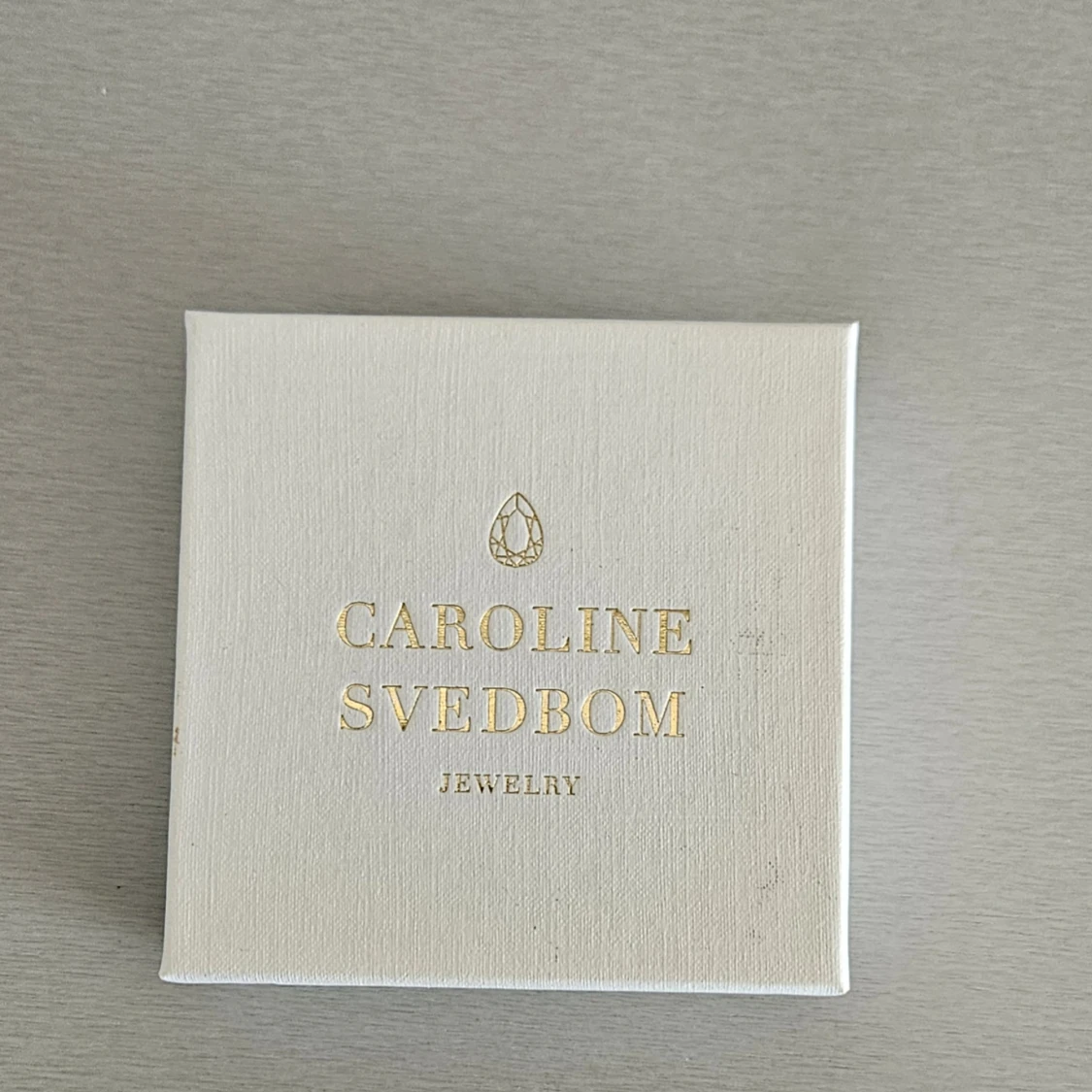 Caroline Svedbom set - 90