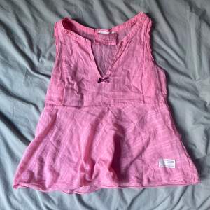 en superfin rosa linne från odd molly. helt perfekt skick. säljer pga storleken passar inte mig. 🩷